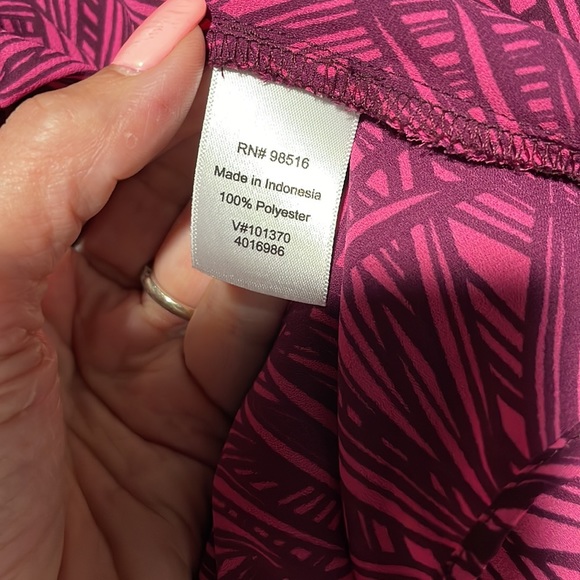 Fuchsia Coldwater Creek sleeveless blouse. - Picture 9 of 10